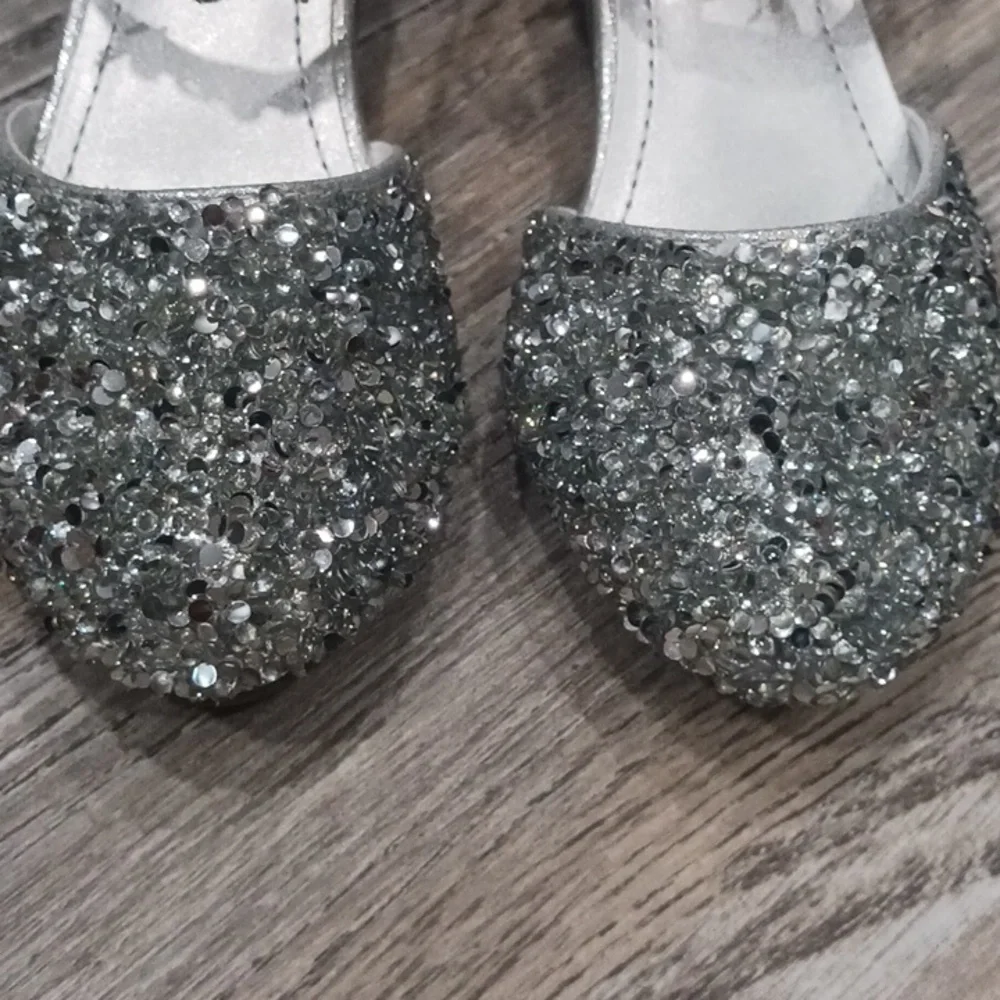 K KOMFORME Girls Low Heeled Dress Shoes Rhinestone Princess Wedding Flower Girl